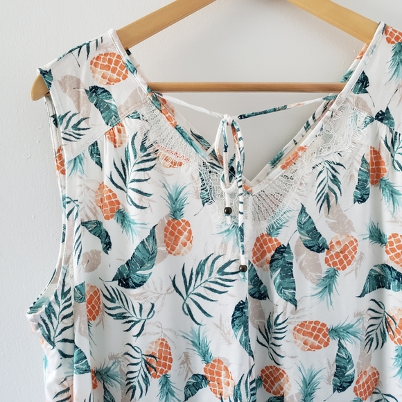 Style & Co. Tops - Style & Co. || 2X White Pineapple Sleeveless Top
